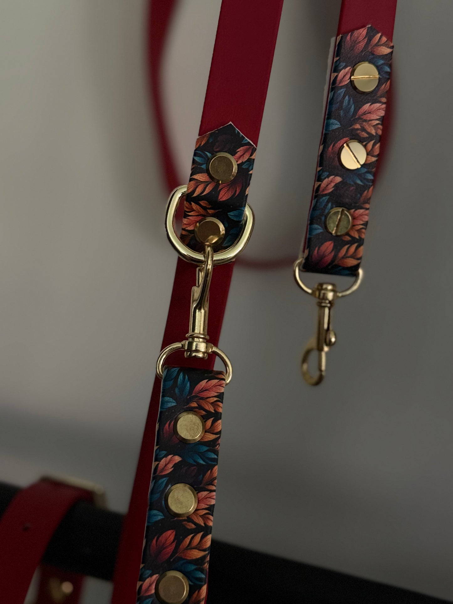 Duo Leash Accent Graphic leaves